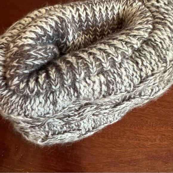 Pook Koozie warm glove that holds hot or cold beverage Winter Knit Grey Red NWT - Picture 7 of 13